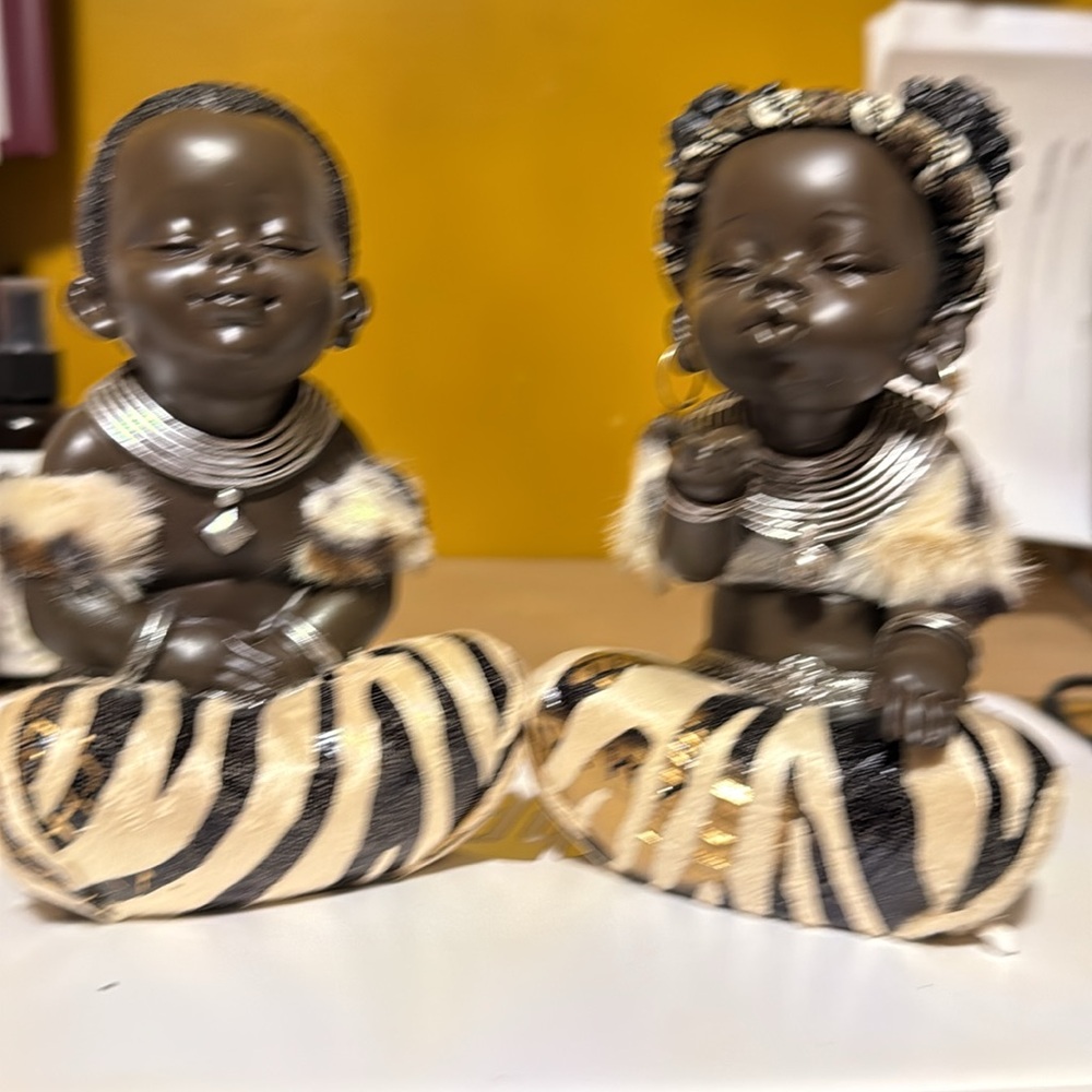 Decorative African-Inspired Figurines with Animal Print. - Picture 4 of 4
